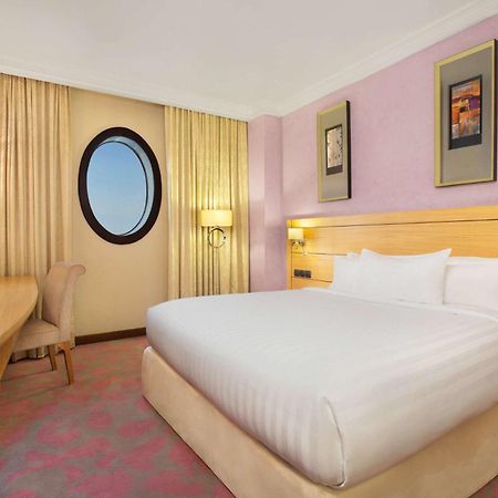 Hotel Doubletree By Hilton Dhahran Al Khobar Esterno foto