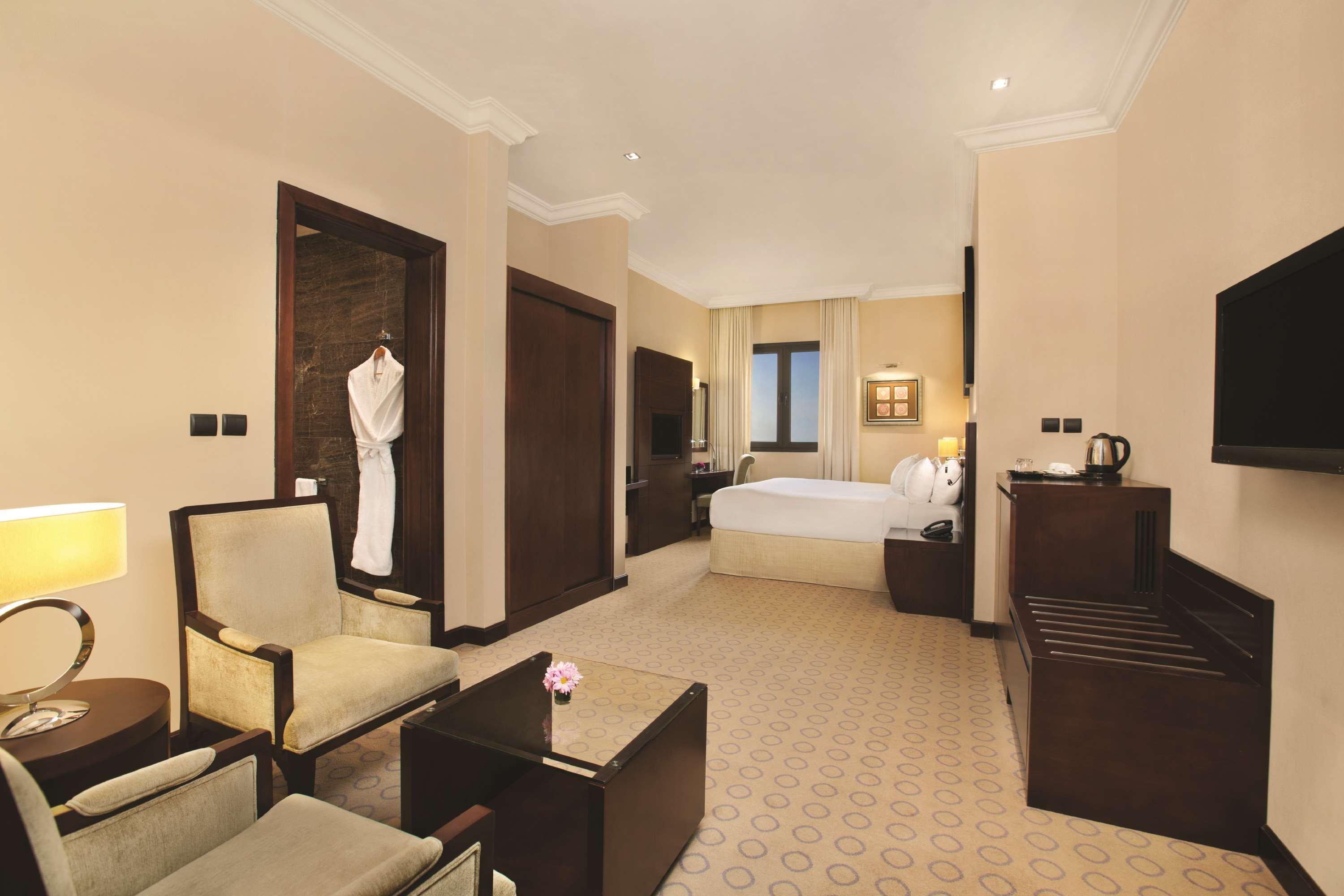 Hotel Doubletree By Hilton Dhahran Al Khobar Esterno foto