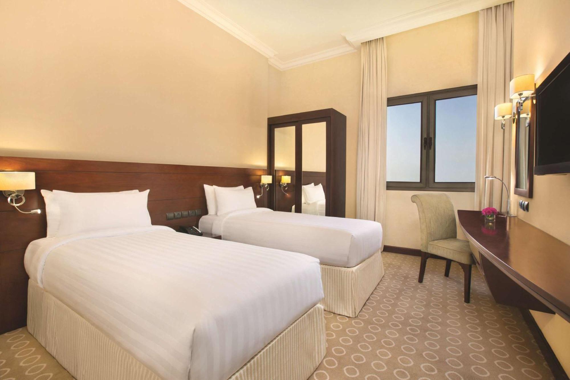 Hotel Doubletree By Hilton Dhahran Al Khobar Esterno foto
