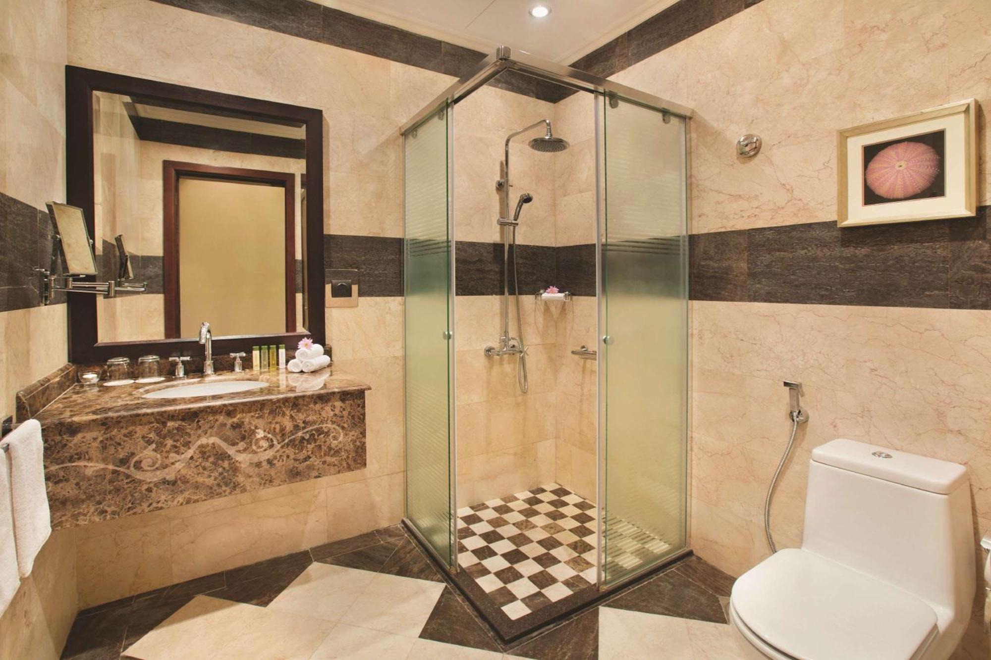 Hotel Doubletree By Hilton Dhahran Al Khobar Esterno foto