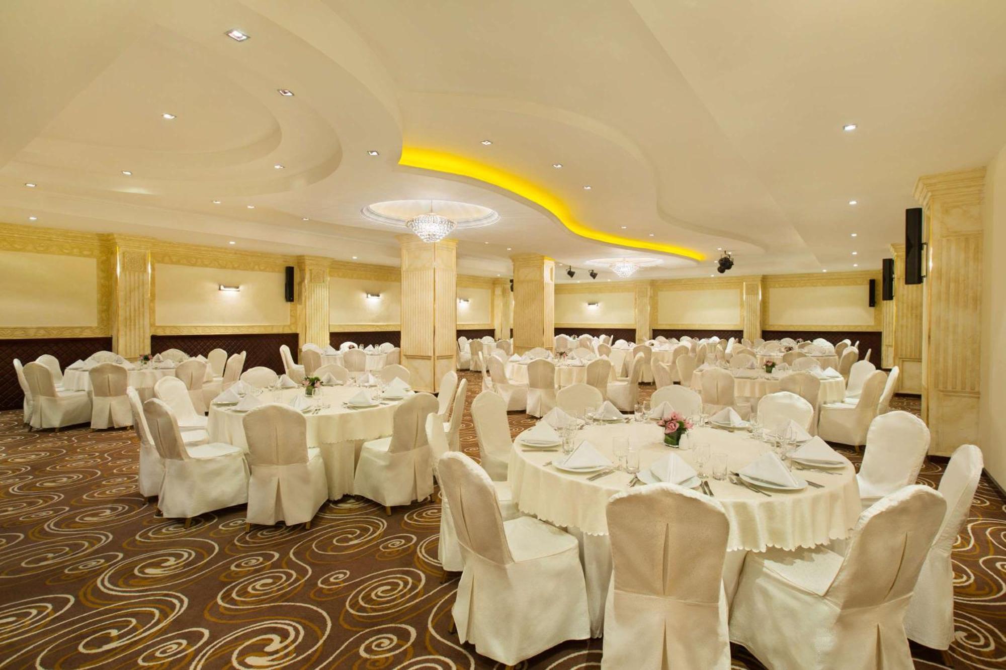 Hotel Doubletree By Hilton Dhahran Al Khobar Esterno foto