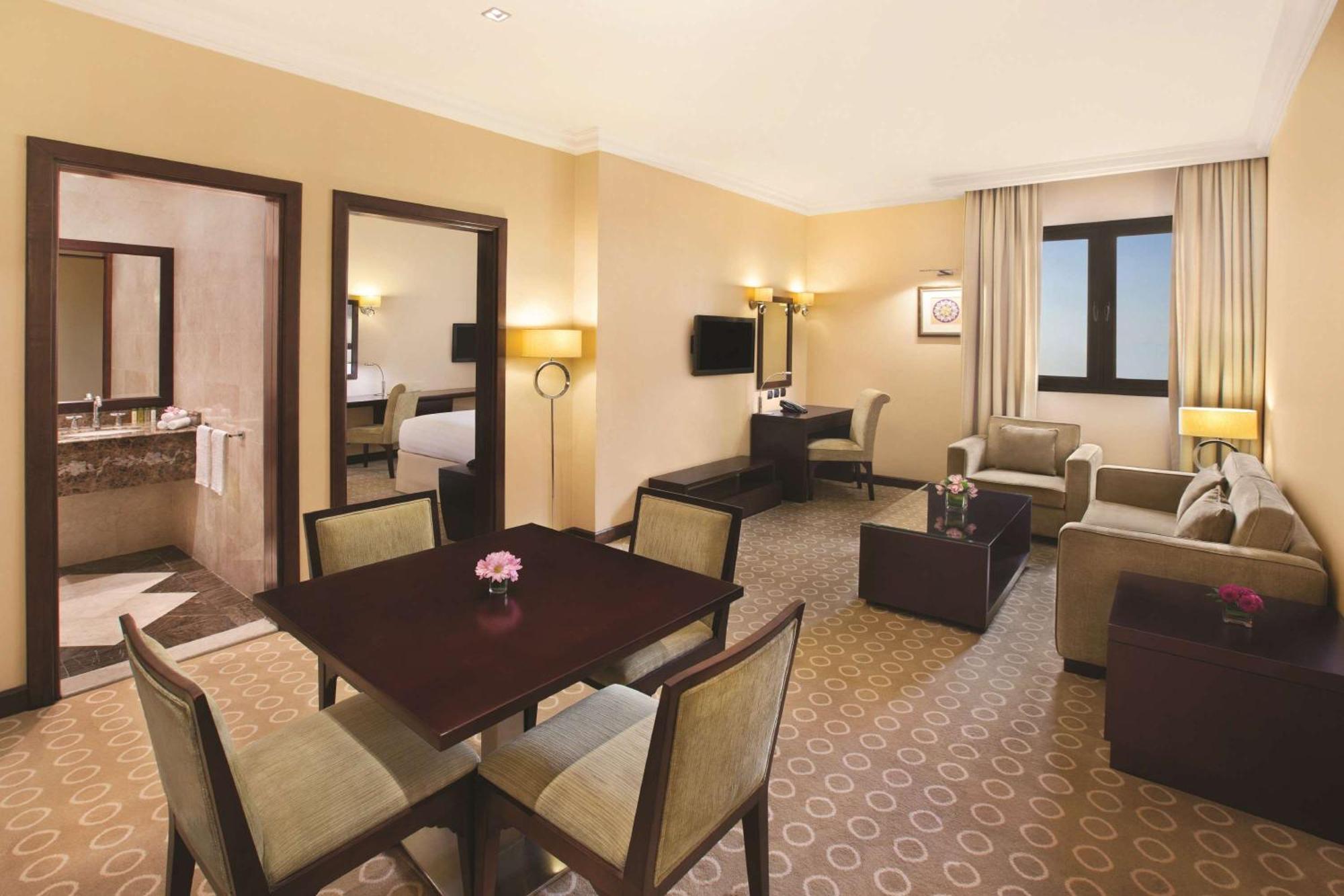 Hotel Doubletree By Hilton Dhahran Al Khobar Esterno foto