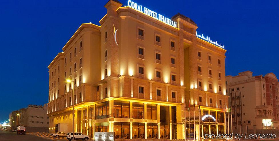 Hotel Doubletree By Hilton Dhahran Al Khobar Esterno foto