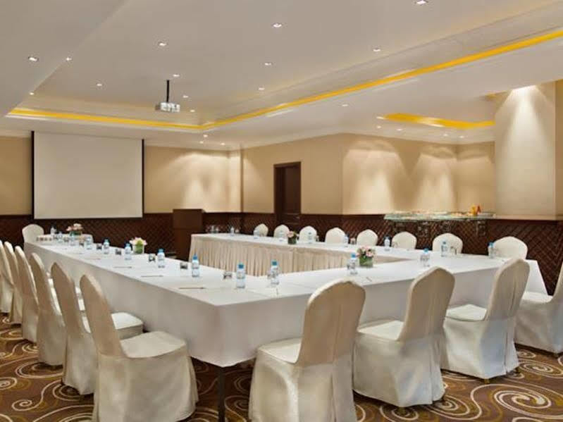 Hotel Doubletree By Hilton Dhahran Al Khobar Esterno foto