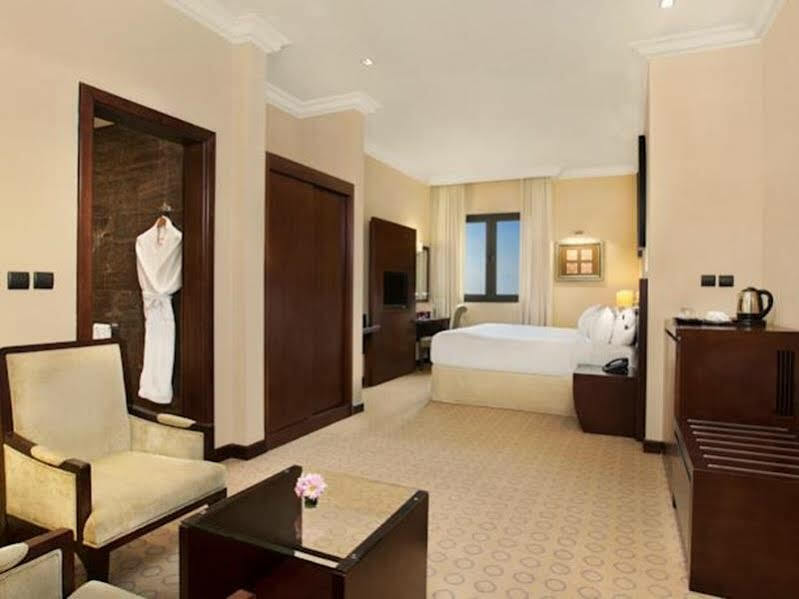 Hotel Doubletree By Hilton Dhahran Al Khobar Esterno foto